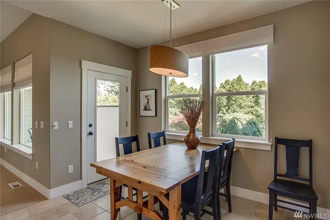 3 bed, 2.5 bath, 2650 sqft, $3,600 — Photo 4