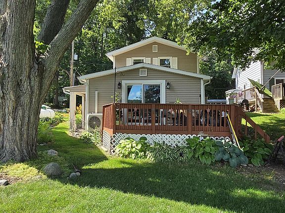 3rd image of 9621 Lakeview Dr