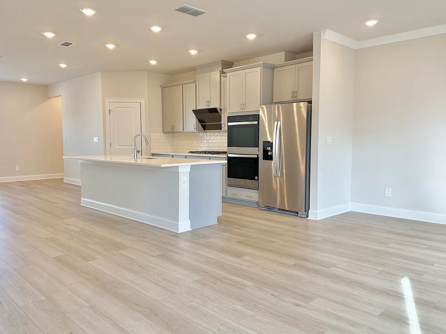 4 bed, 3.5 bath, 2386 sqft, $2,800 — Photo 4