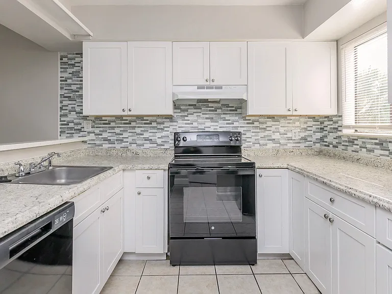 Winter Park Woods Apartments — Photo 23