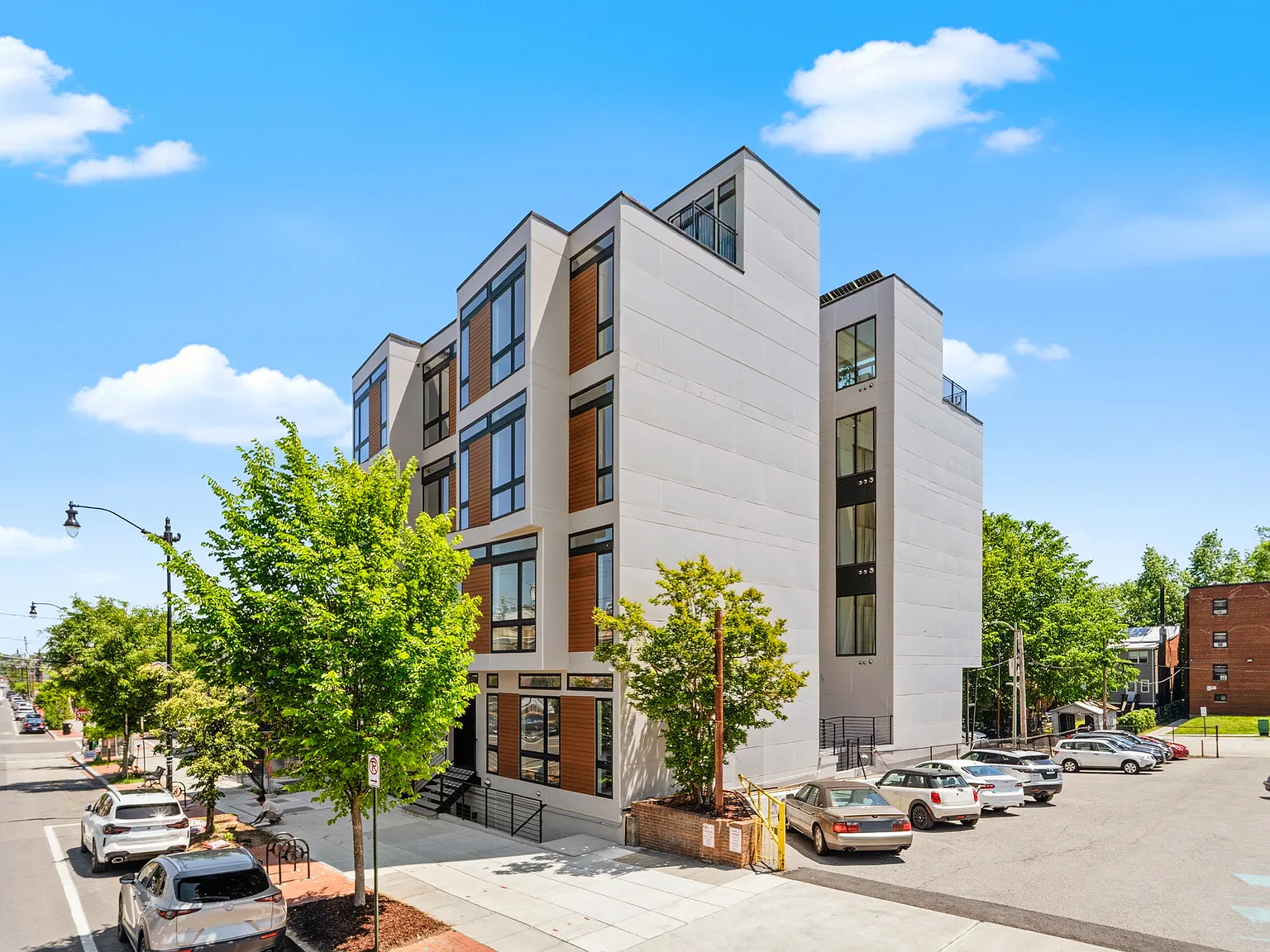 2 bed, 637 sqft, $2,399 — Photo 2