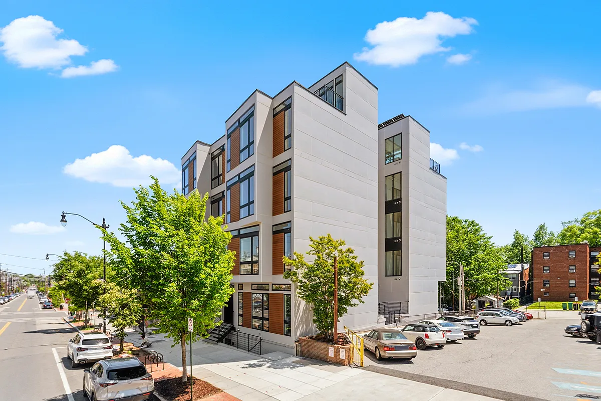 Building Photo - 710 Kennedy St NW #11
