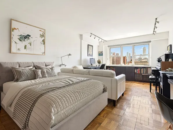 69 W 9th St APT 11A, New York, NY 10011