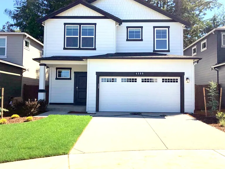 4355 Savannah Loop NE — Photo 1