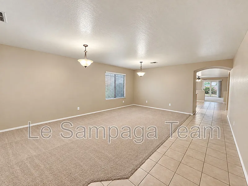 4 bed, 2.0 bath, 2290 sqft, $2,100 — Photo 4