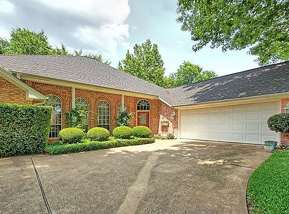 2nd image of 633 Prestonwood Cir