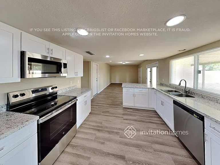 4621 W Carol Ave — Photo 10