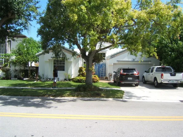 15640 SW 98th St, Miami, FL 33196