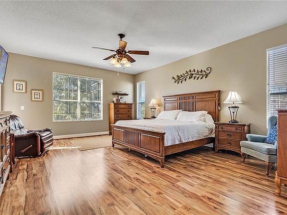3rd image of 33847 Venice Ln