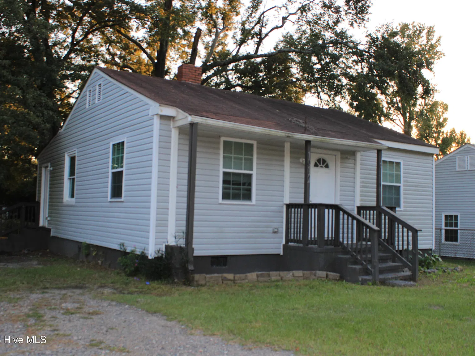 2 bed, 1.0 bath, 767 sqft, $1,090 — Photo 3