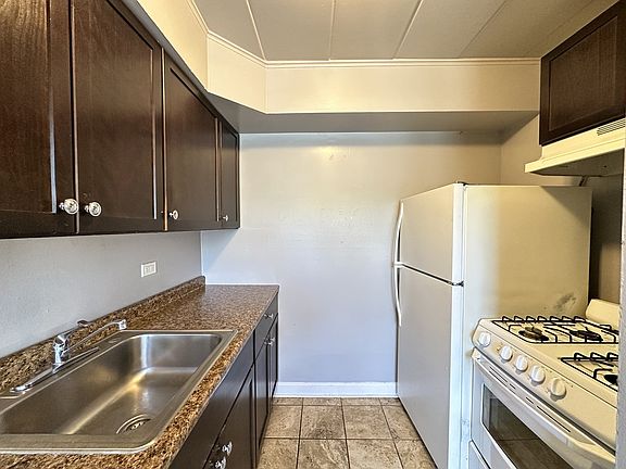 4th image of 9610 Ivanhoe Ave #21