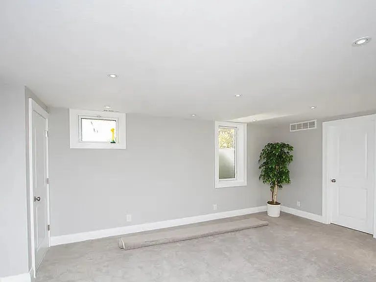1601 Circular Rd — Photo 10