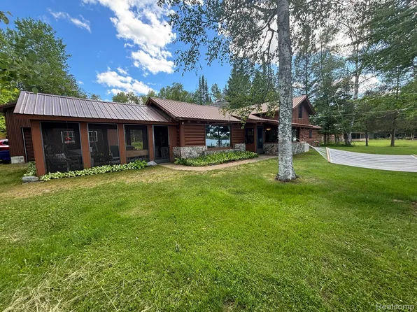 32494 W Betcher Dr, Trout Lake, MI 49793