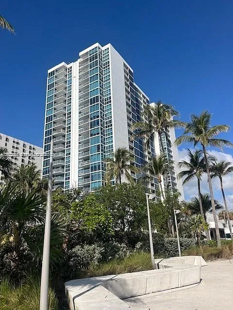 2655 Collins Ave #2302