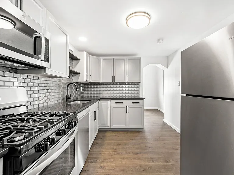 813 E 10th Ave — Photo 4