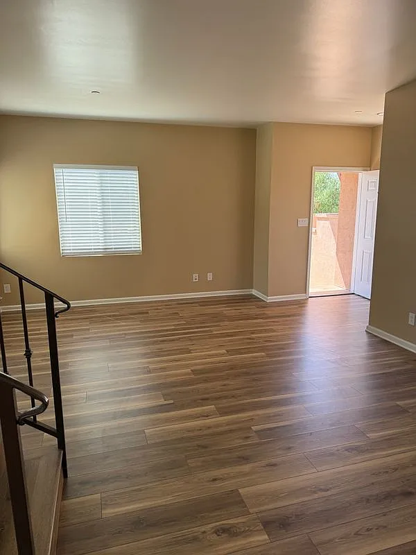 2 bed, 1.5 bath, 1100 sqft, $2,900 — Photo 3