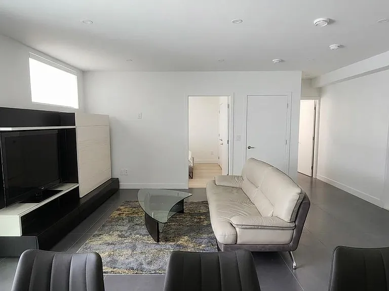 3550 Quesnel Dr #GARDEN LVL — Photo 4