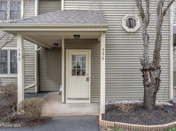 235 Monmouth Way #235, Halfmoon, NY 12065