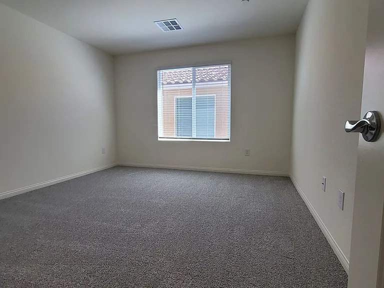 4552 Merlot Hills Ave — Photo 36