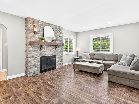 5th image of 1037 Grandview Ave