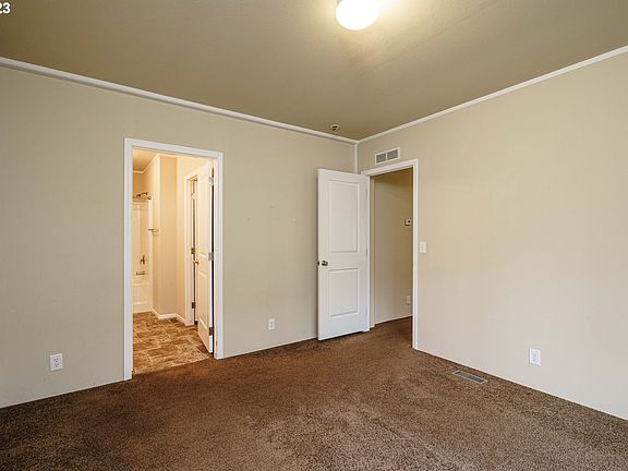 5th image of 5102 NE 121st Ave Unit 22