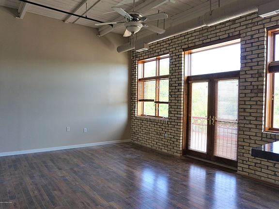 4th image of 1114 S Washington Ave #8