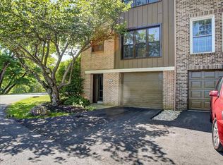 29 Club Ln, Reading, PA 19607