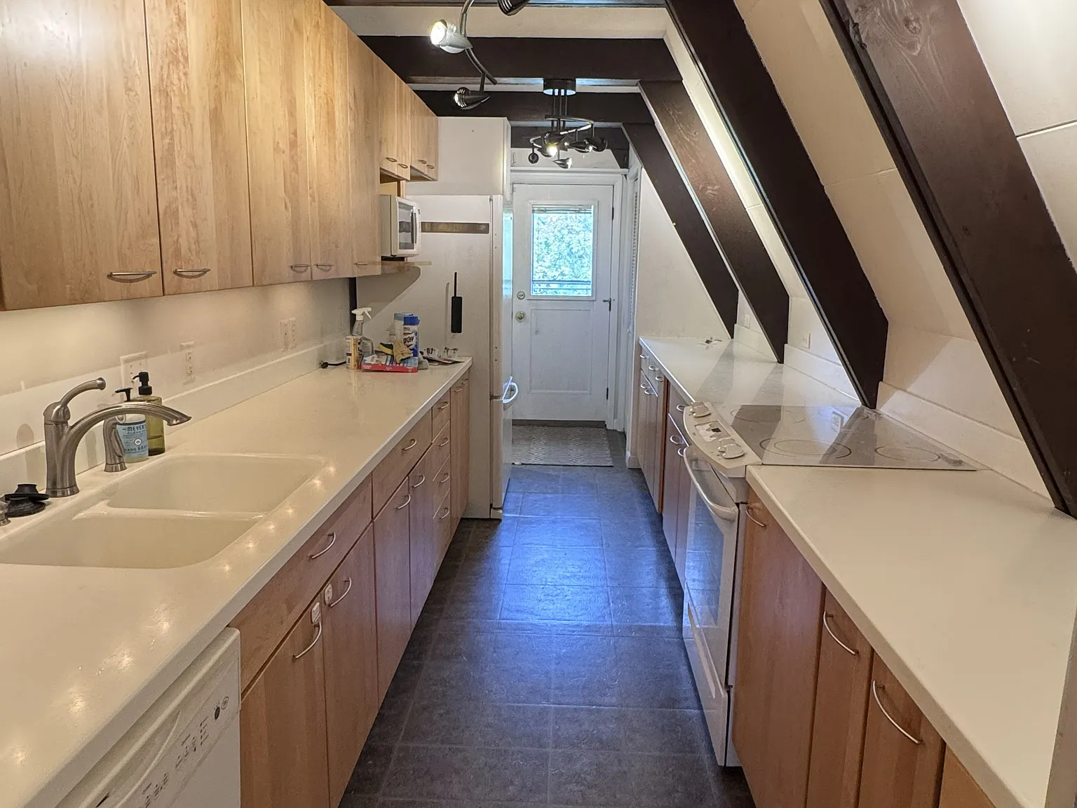 1453 Mount Philo Rd — Photo 1