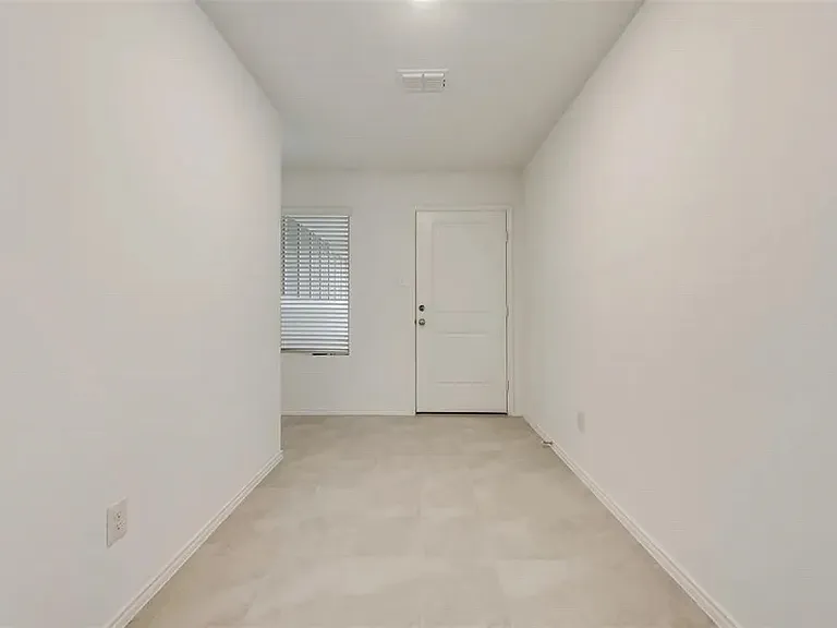 9724 Skyhawk Ave — Photo 5