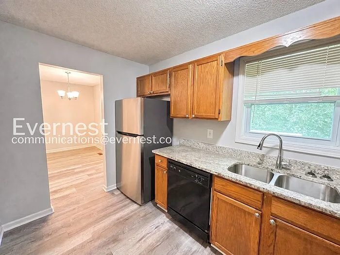 229 Hampton Dr — Photo 6