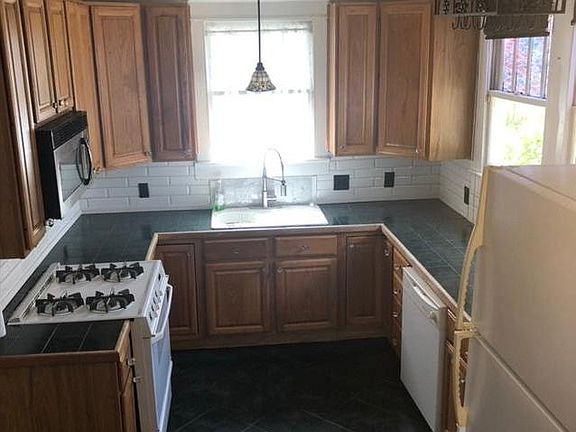 3rd image of 702 Arlington Ave