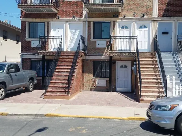 11-18 Foam Pl, Far Rockaway, NY 11691