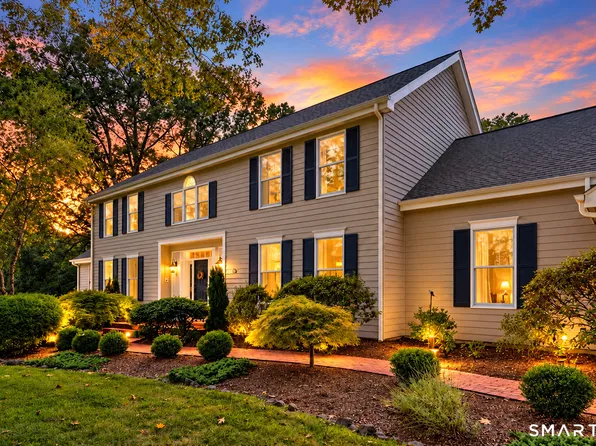 32 Sail Harbour Drive, New Fairfield, CT 06812