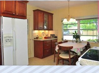702 NE 33rd St, Oakland Park, FL 33334