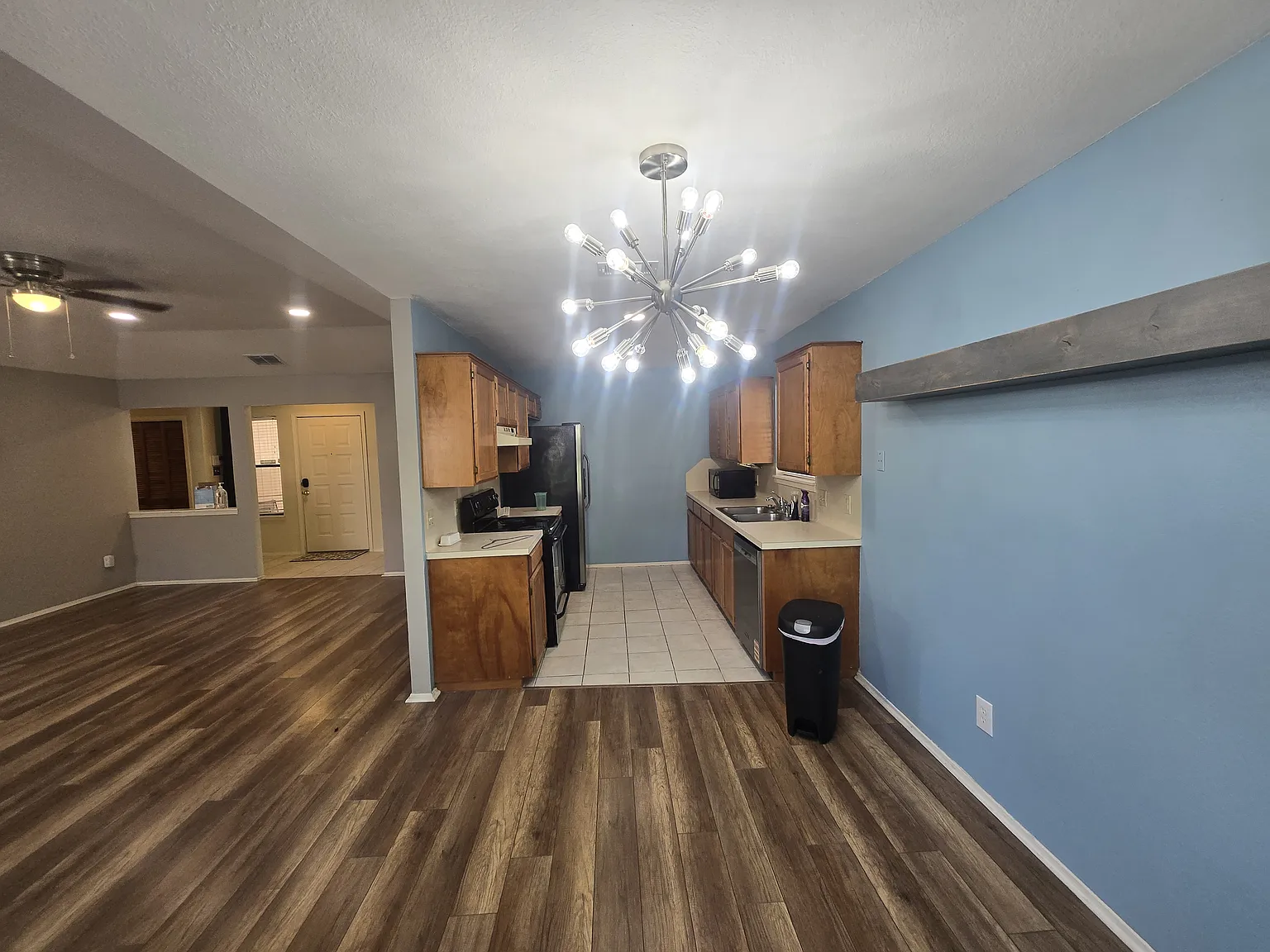 3 bed, 1418 sqft, $1,950 — Photo 3