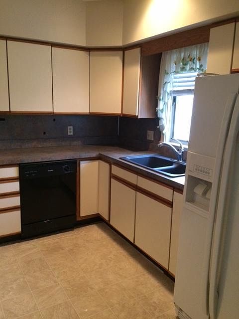 2nd image of 447 N Main St