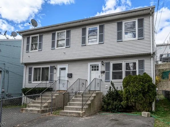 137 N 1St St, Paterson City, NJ 07522