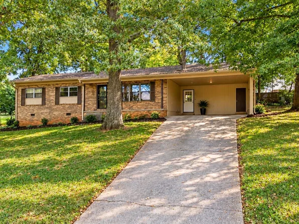 1808 E Alpine Dr, Maryville, TN 37804
