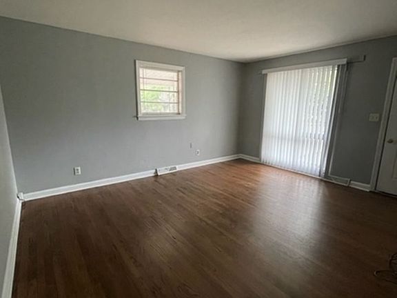 4th image of 905 Canterbury Ct