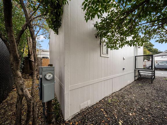5th image of 742 Francisco Blvd W #B12