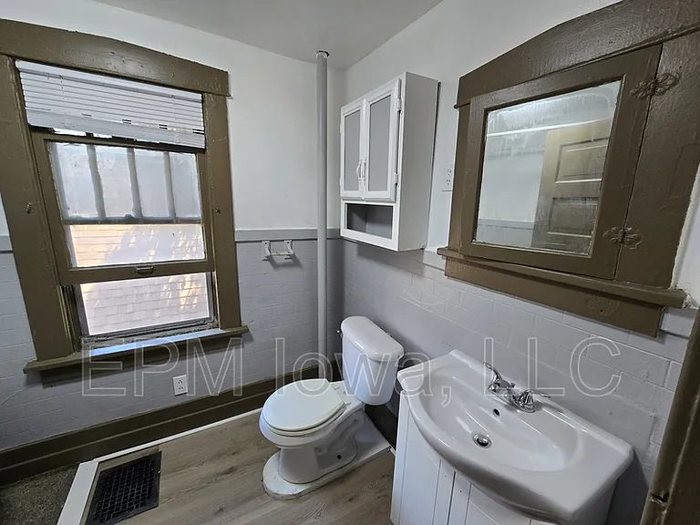 506 Fowler St — Photo 21