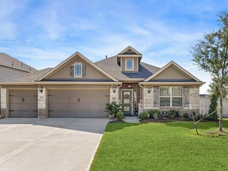 1902 Village Orchard Ln — Photo 1