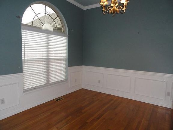 5th image of 501 White Chapel Cir