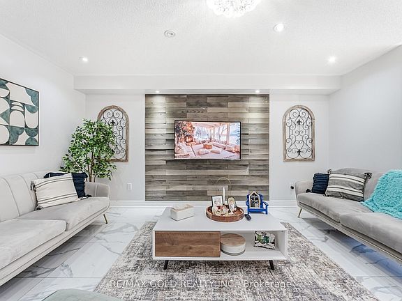 2nd image of 32 Toddville Rd