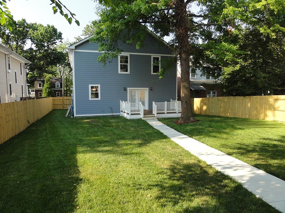 2nd image of 26 Longfellow St NE