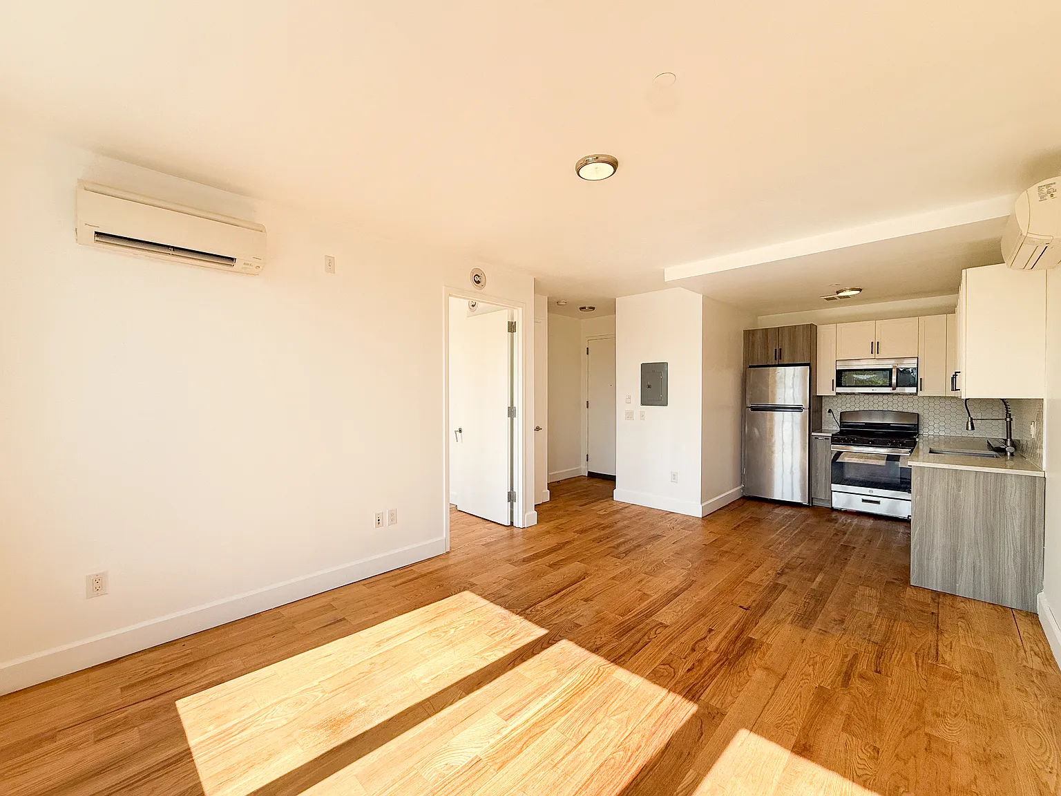65 Woodbine Street — Photo 2