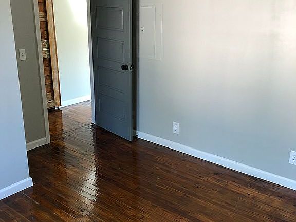 3rd image of 700 N Wentworth St