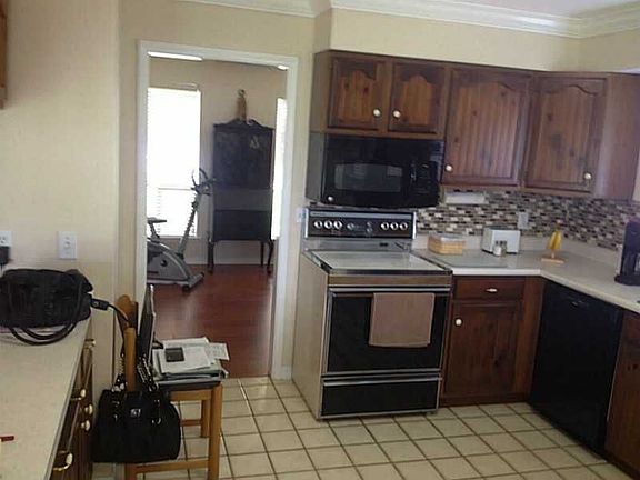 5th image of 2929 Villa Dr