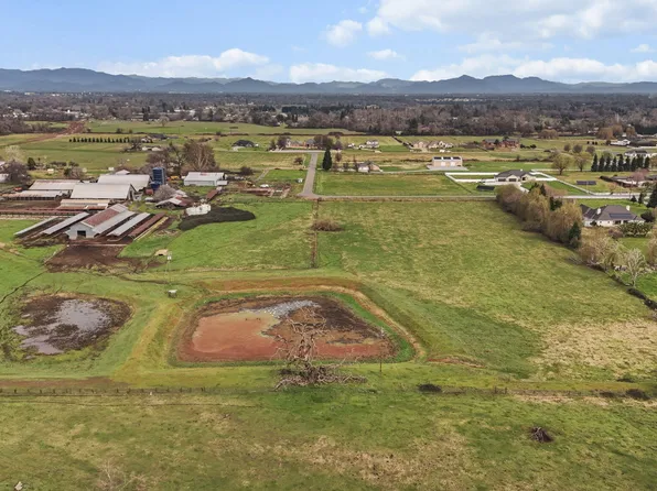 7100 Milky Way, Redding, CA 96002