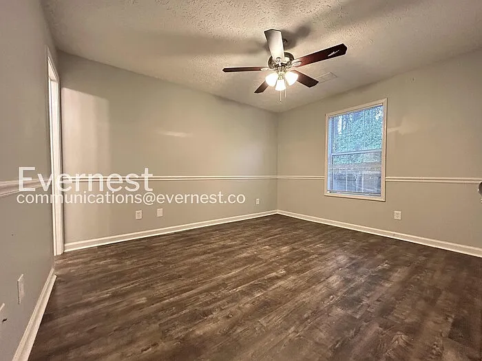 1336 Yorkshire Ln — Photo 8